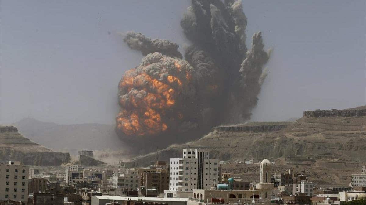 Air strike hits weapons depot in Sanaa 