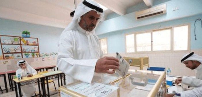 انتخابات الكويت:  سقوط مدو للنواب الحكوميين وصعود للإسلاميين وفوز امرأتين
