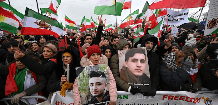 من الرغبة بالتغيير إلى بناء التغيير:  كيف تشكلت حركة الاحتجاجات في إيران؟
