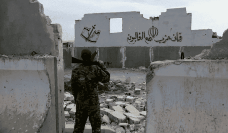 ضباط وموظفون سابقون يروون خفايا انسحاب إيران من سوريا عشية سقوط بشار الأسد