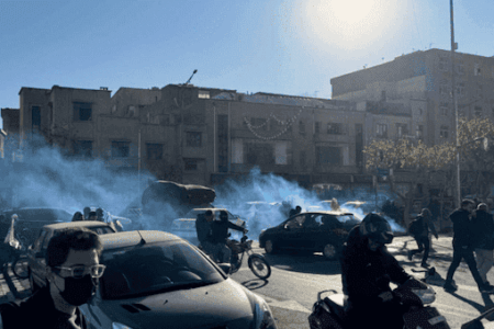 انتفاضة إيران “اليوم الخامس”: تظاهرات في المدن الصغيرة و6 قتلى