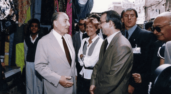 46 عامًا على “تَسَكُّع” بدأ في “تَعِز”: في عالم “فرانك مرمييه” ومدنه المتنازعة