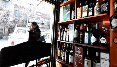 الشرع أم الجولاني؟: صيام إجباري و”ماكياج” ممنوع وحظر الكحول في حانات ومطاعم دمشق